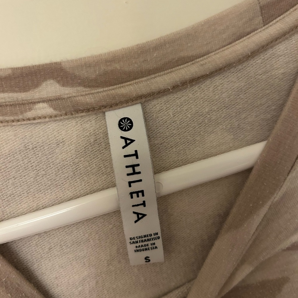 Athleta camo crew neck - Picture 3 of 3
